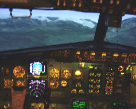 Sim_cockpit_lowi1_klein.jpg (31989 Byte)